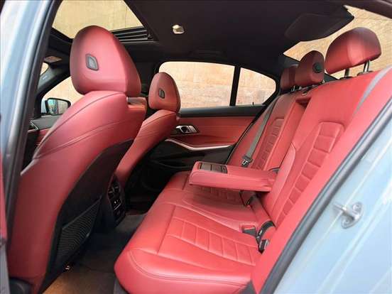 BMW-320i-2023