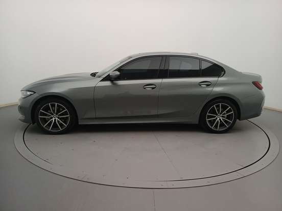 BMW-320i-2023
