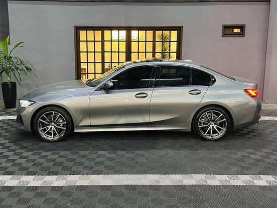 BMW-320i-2023
