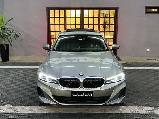 BMW-320i-2023