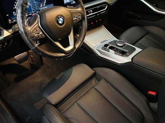 BMW-320i-2023
