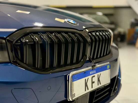 BMW-320i-2023