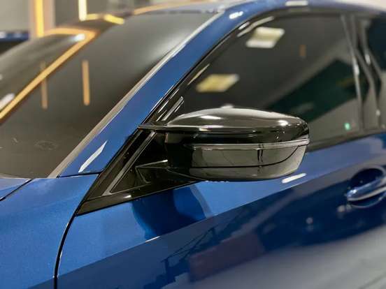 BMW-320i-2023