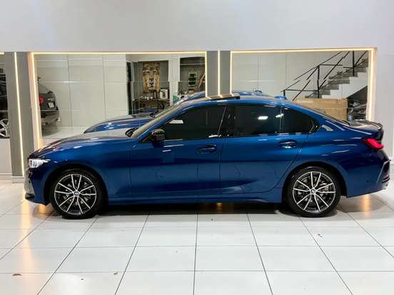 BMW-320i-2023