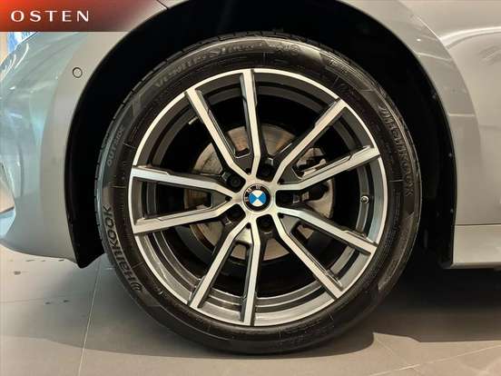 BMW-320i-2023