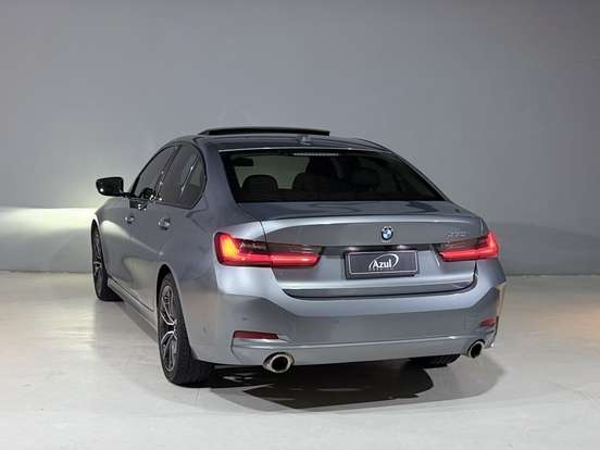BMW-320i-2022