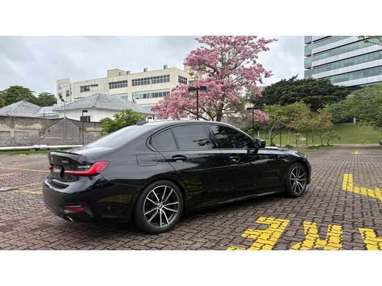 BMW-320i-2020