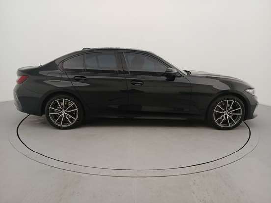 BMW-320i-2023