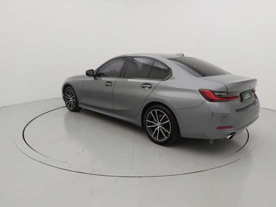 BMW-320i-2023