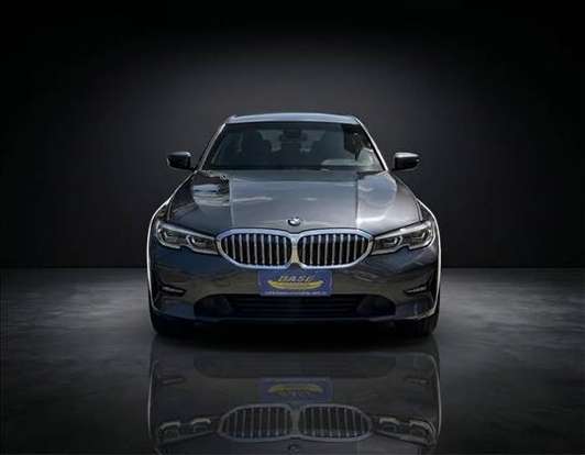 BMW-320i-2020