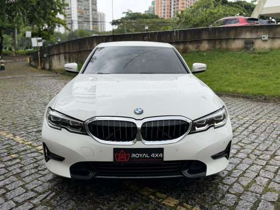 BMW-320i-2020