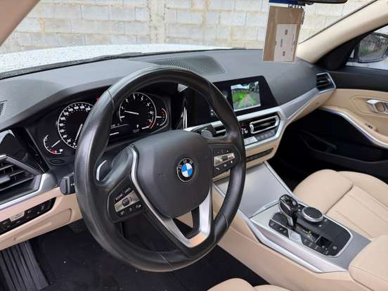 BMW-320i-2020