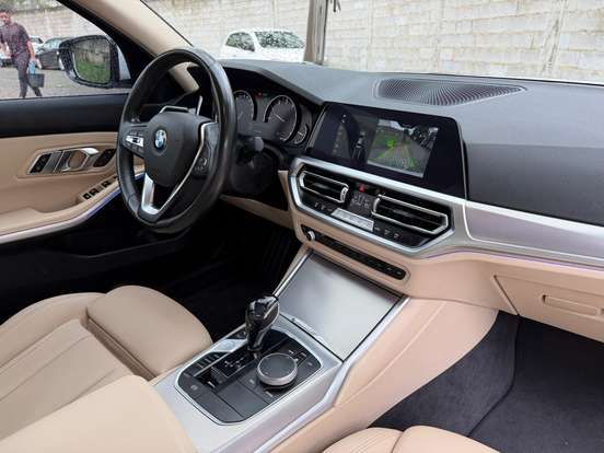 BMW-320i-2020