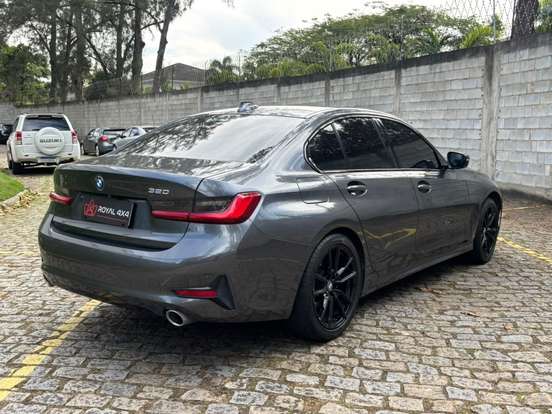 BMW-320i-2019