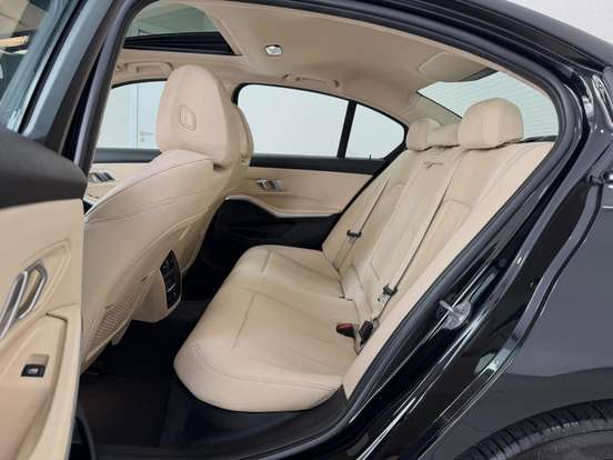 BMW-320i-2019