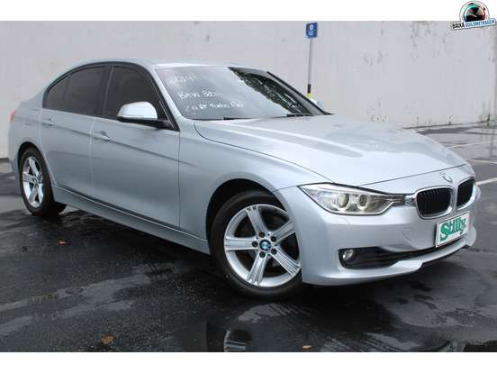 BMW-320i-2013