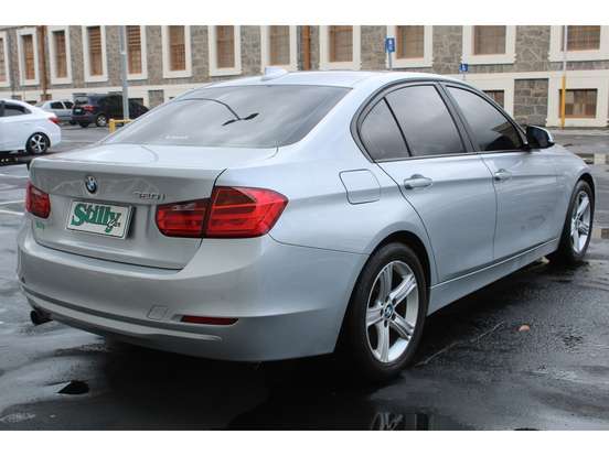 BMW-320i-2013