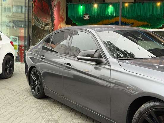BMW-320i-2018
