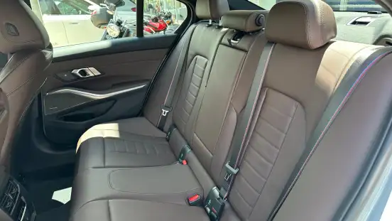 BMW-330e-2025