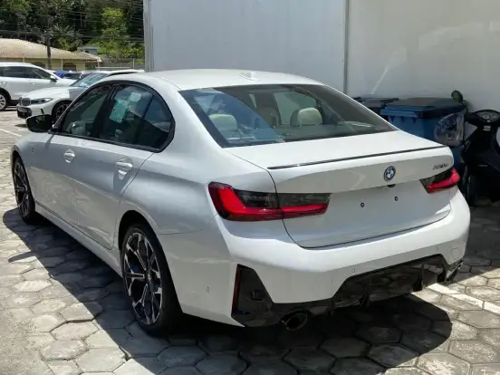 BMW-330e-2025