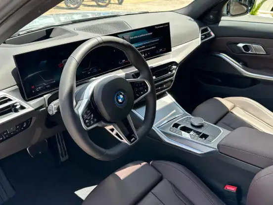 BMW-330e-2.0 16V TURBO HÍBRIDO M SPORT AUTOMÁTICO BMW-330e-2025