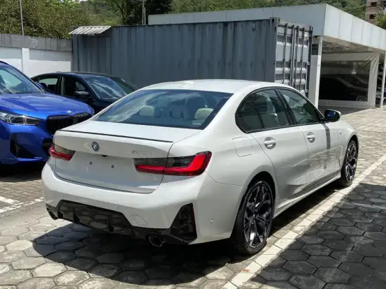 BMW-330e-2025
