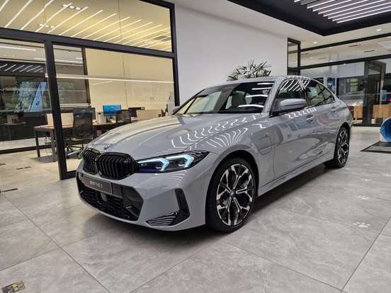 BMW-330e-2025