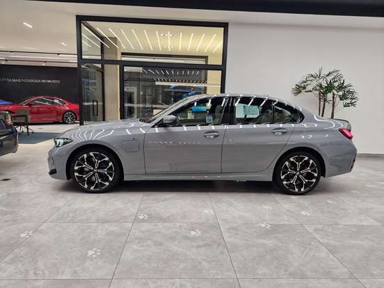 BMW-330e-2.0 16V TURBO HÍBRIDO M SPORT AUTOMÁTICO BMW-330e-2025