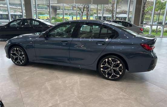 BMW-330e-2025