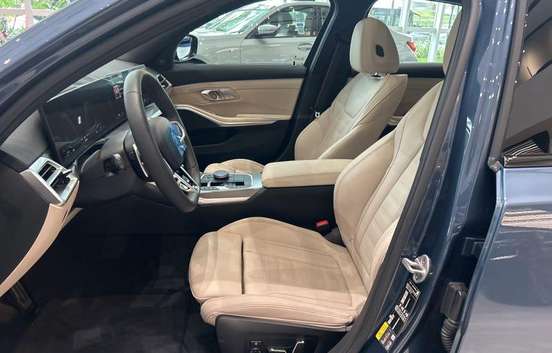 BMW-330e-2025