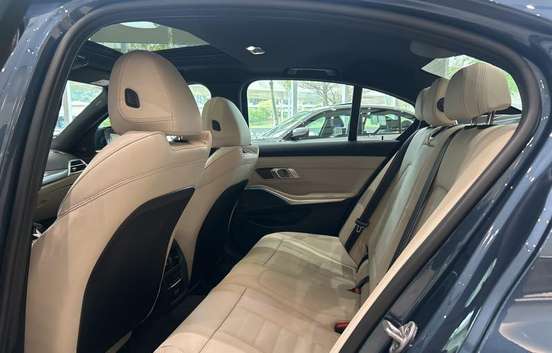 BMW-330e-2025