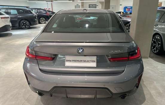 BMW-330e-2026