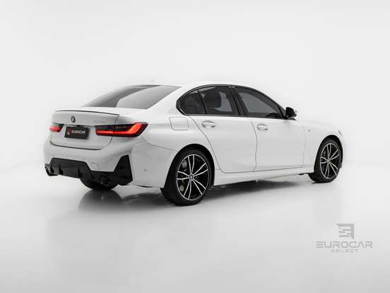 BMW-330e-2024