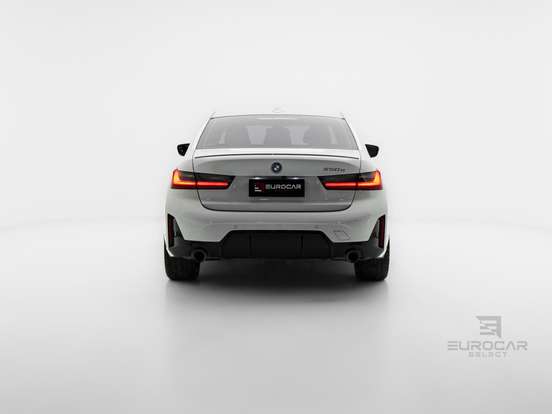 BMW-330e-2024
