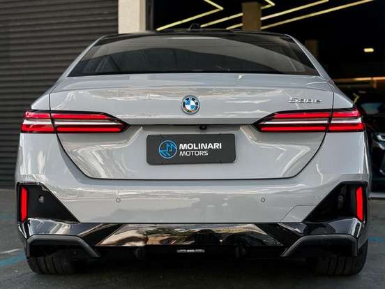BMW-530e-2024