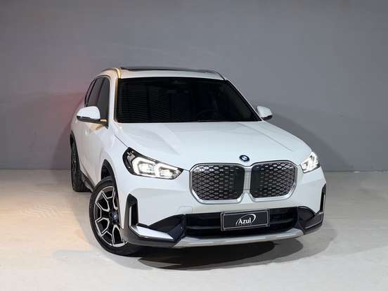 BMW-iX1-2024
