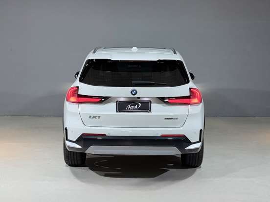 BMW-iX1-2024