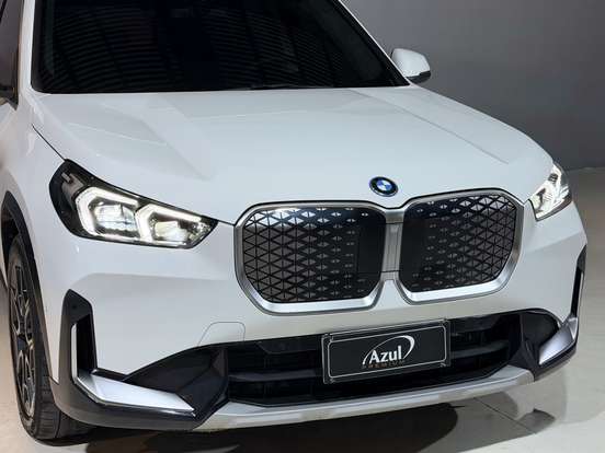 BMW-iX1-2024