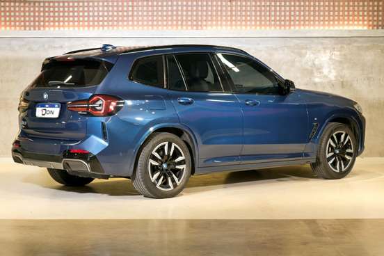 BMW-iX3-2022