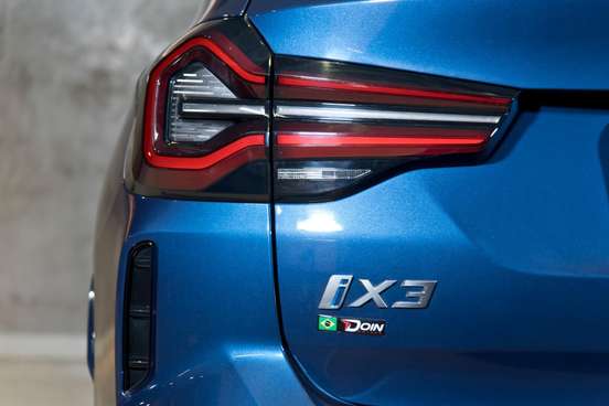 BMW-iX3-2022