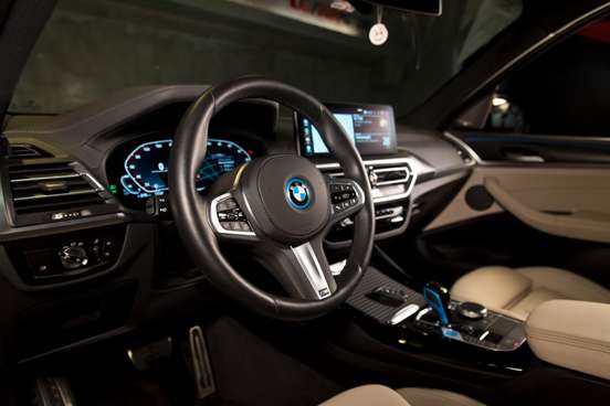 BMW-iX3-2022