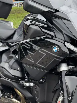 BMW-R 1300 RT TRIPLE BLACK-2025