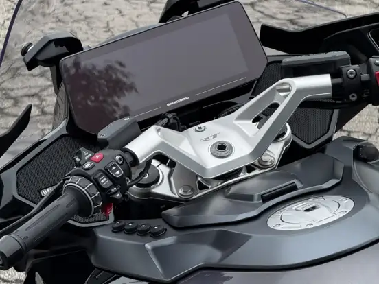 BMW-R 1300 RT TRIPLE BLACK BMW-R 1300 RT TRIPLE BLACK-2025