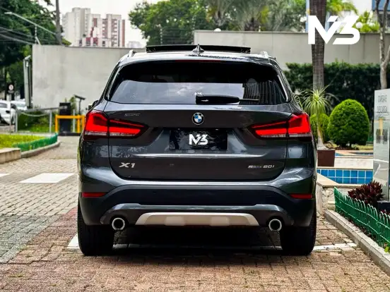 BMW-X1-2.0 16V TURBO ACTIVEFLEX SDRIVE20I X-LINE 4P AUTOMÁTICO BMW-X1-2021