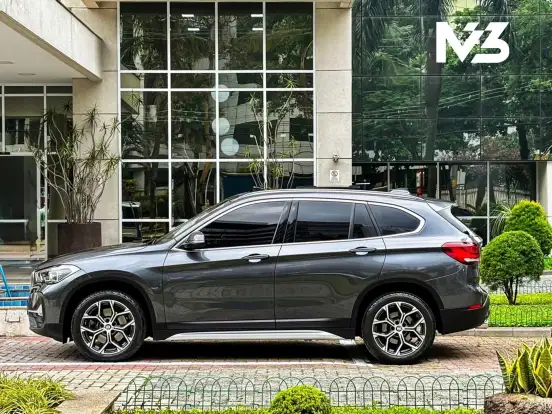 BMW-X1-2.0 16V TURBO ACTIVEFLEX SDRIVE20I X-LINE 4P AUTOMÁTICO BMW-X1-2021