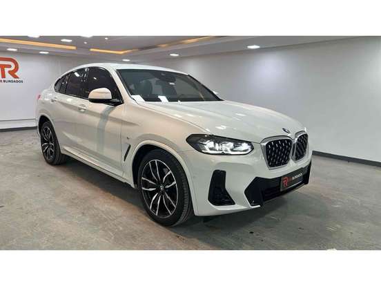 BMW-X4-2022