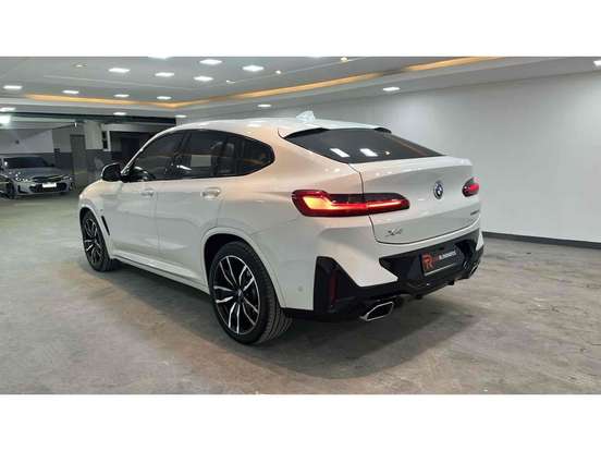 BMW-X4-2022