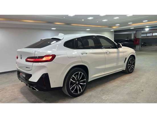 BMW-X4-2022