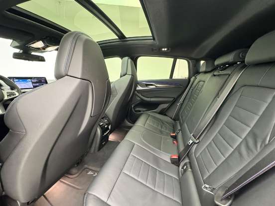 BMW-X4-2022