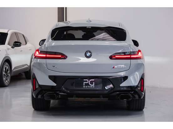 BMW-X4-2022